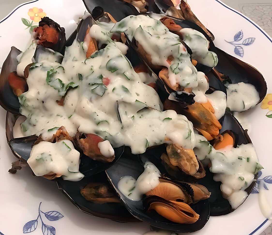 Recette de MOULE À LA CRÈME AIL ET PERSIL