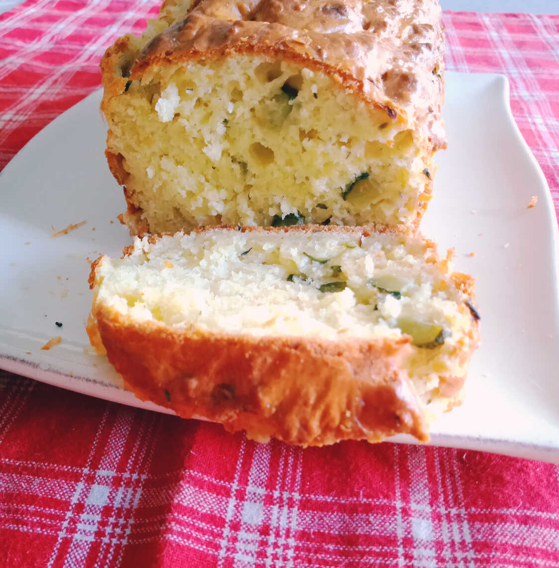 Recette de Cake salé courgette chèvre