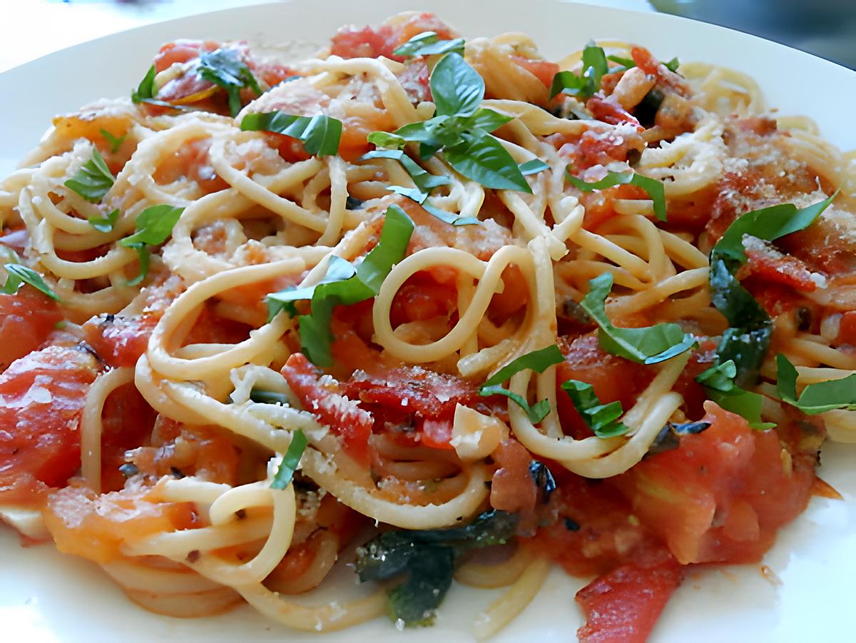 Spaghetti ai pomodori freschi origano e basilico 430