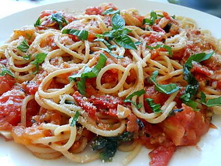 Spaghetti ai pomodori freschi origano e basilico 430