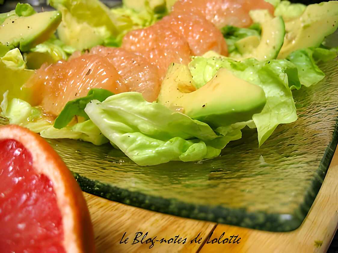 Recette de Salade pamplemousse rose, avocat, vinaigrette à la crème de ...