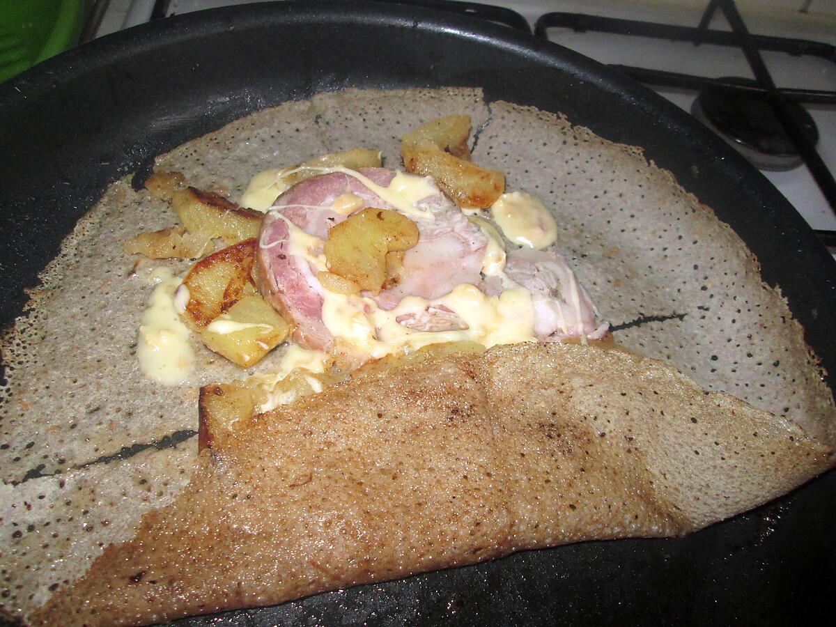 recette galette andouille   au lard,  pommes sautées, sauce camenbert  de sophie   malandain