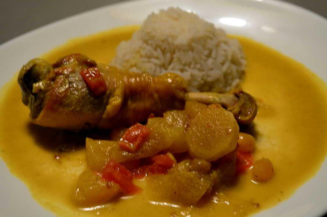 Recette De POULET COCO CURRY, POMMES ET RAISINS SECS