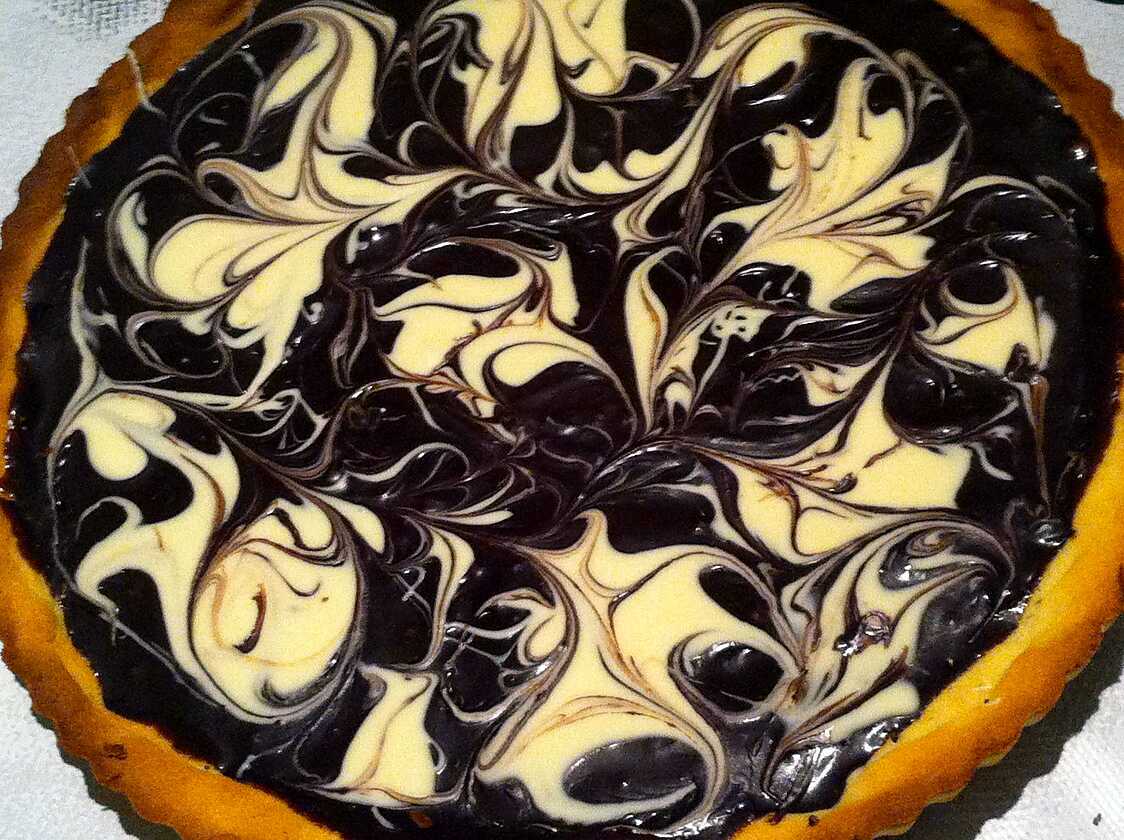 Recette de Tarte au chocolat noir et blanc