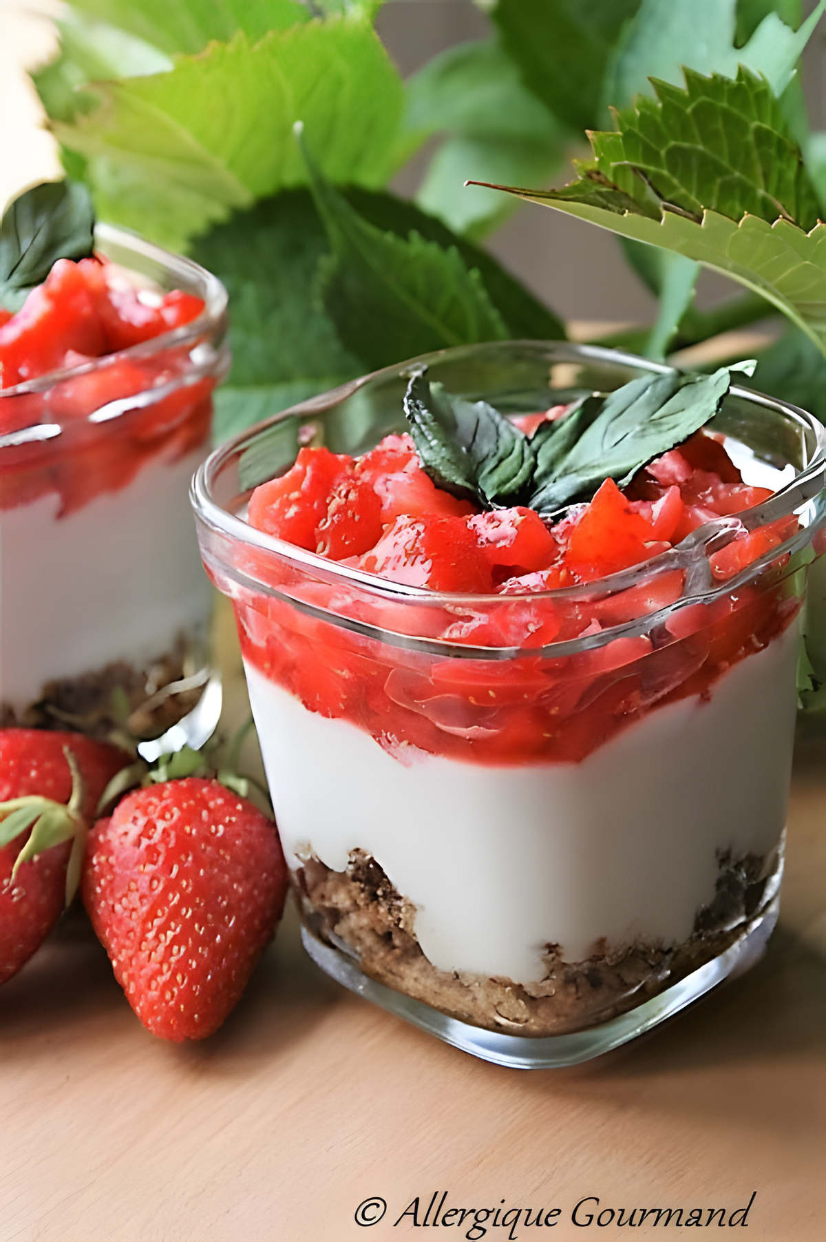 recette Mousse de coco sur crumble de kasha aux fraises, bio, sans gluten, sans lait, sans œufs