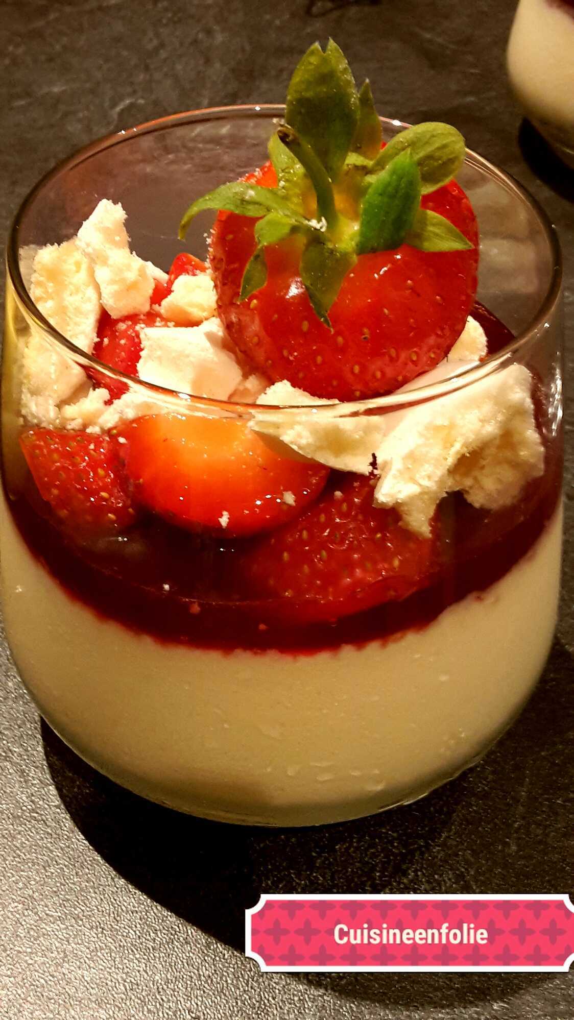 Recette de Panna cotta vanille fraise