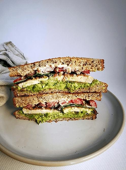 recette Sandwich super rapide au tofu croustillant et avocat (vegan)