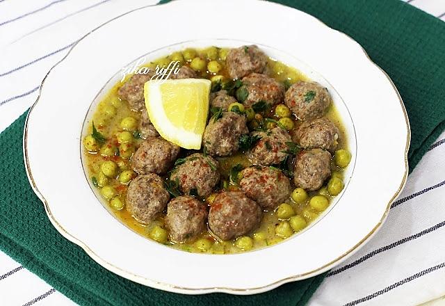 recette Tajine de boulettes panées frites en sauce aux petits pois, market jelbéna bel kefta m'batna