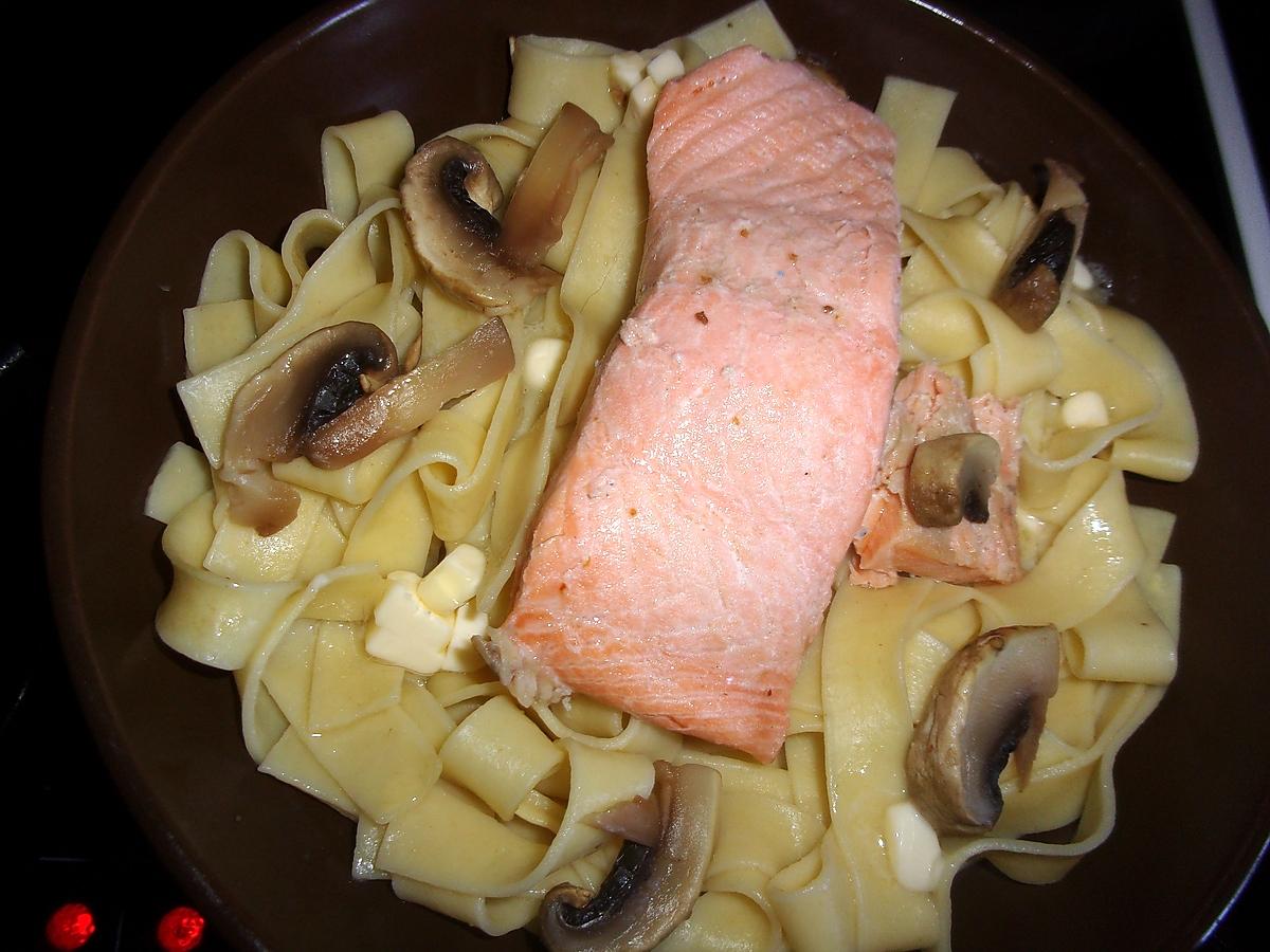 recette Tagliatelle au saumon rose,champignon,à la crème fraiche.