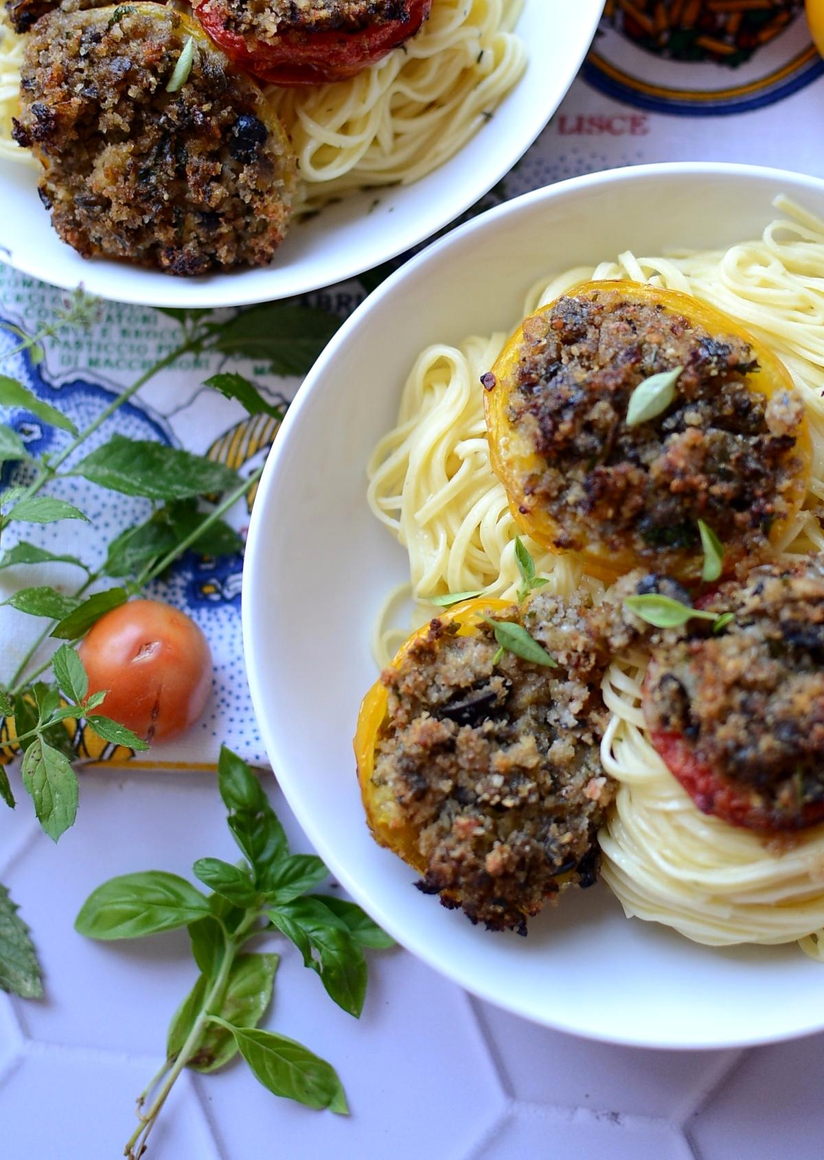 recette Spaghetti  tomates câpres olives  chapelure et herbes