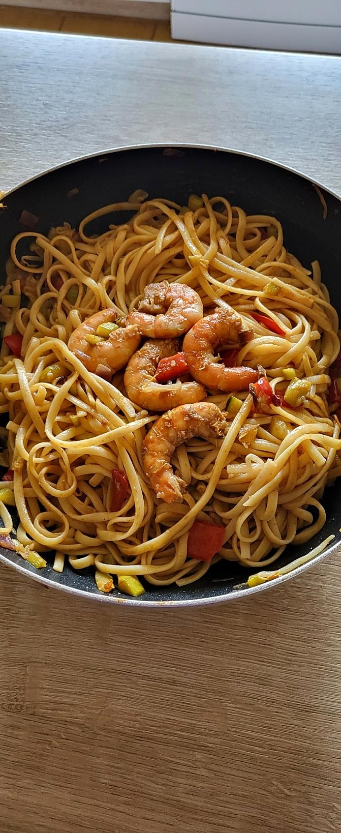 recette Linguines aux crevettes marinées et petits légumes croquants