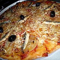 recette Pizza aux tomates oignons et anchois