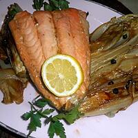 recette Filet de saumon aux endives et baies de geniévre