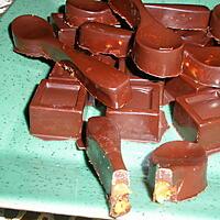 recette Chocolat fourré au caramel beurre salé et noix de Carmen et à la cerise Amarena