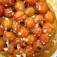 recette Tarte tatin à l'abricot, caramel beurre salé et ses éclats d'amandes et pistaches