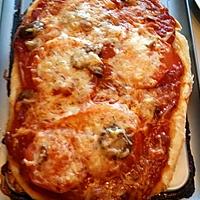 recette Pizza aux tomates / champignons / fromage
