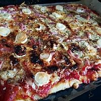 recette Pizza tomate lardon chèvre miel
