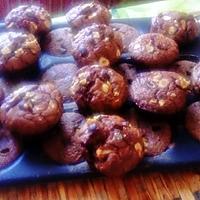 recette outrageous cookies  au chocolat de  martha  stewart;  le blog  de samar  avec ajout  noix  ;  noisettes