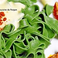 recette Tagliatelles à la spiruline et servies aux couleurs de l'Italie, végétarien