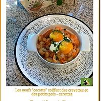 recette Les œufs "cocotte" coiffent des crevettes et des petits pois-carottes