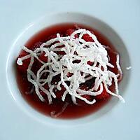 recette Soupe de vin rosé aux framboises, vermicelles de riz soufflé