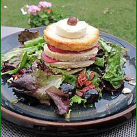 recette Salade aux tomates confites et croque monsieur chèvre-bacon façon millefeuille