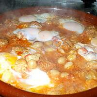 recette Tajine de mini boulettes en sauce tomate .. oeufs et pois-chiches....