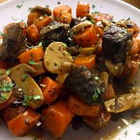 recette Boeuf au romarin ... sur son lit de carrottes et de champignons...
