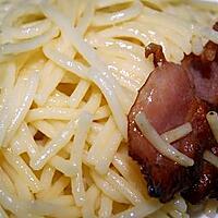 recette Spaghettis aux fromages et aux fines tranches de lard fumé grillées